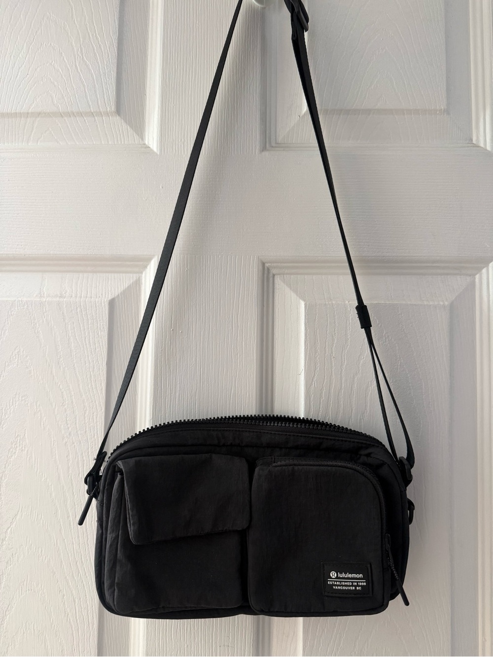 lululemon athletica Black Men's Messenger Crossbody Bag